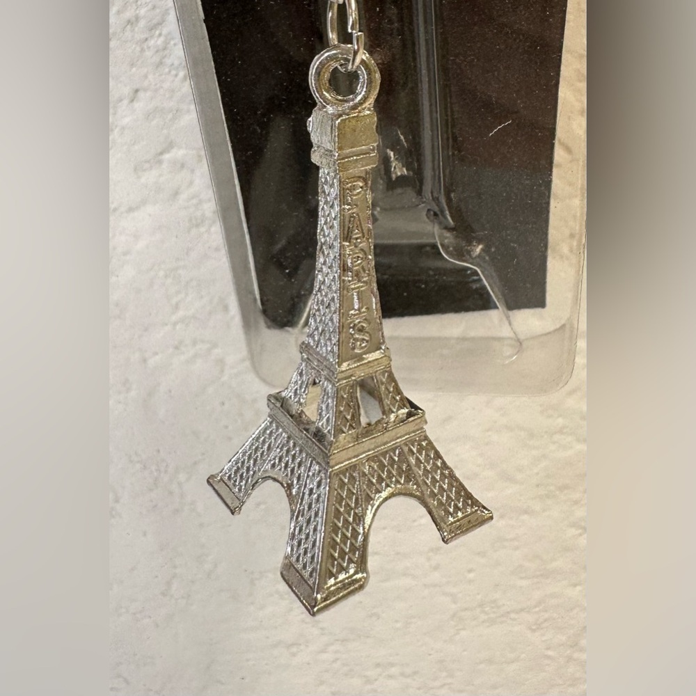 NIB Eiffel Tower Key Ring